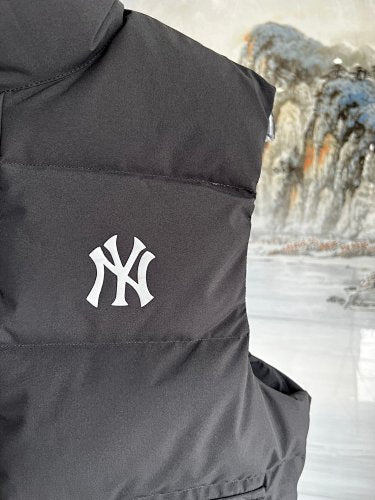 MLB New York Yankees Black Puffer Vest